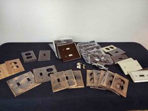 lot 280 image: Assortment of Outlet Covers
