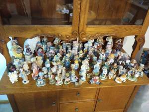 lot 290 image: Large Assortment Porcelain Figurines