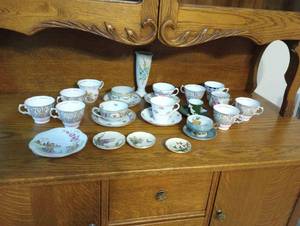 lot 292 image: Tea Cups and Saucers