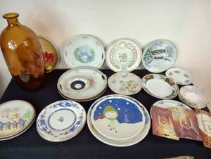 lot 294A image: Group of Collectors Plates