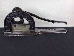 lot 301 image: Vintage Cast Iron Tobacco Cigar Plug Cutter