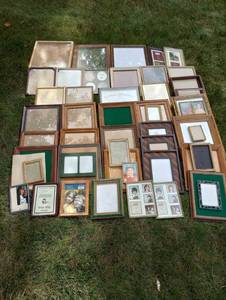 lot 312 image: Group Picture Frames