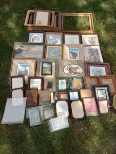 lot 313 image: Group of Pictures and Frames