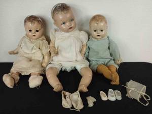lot 325 image: Antique and Vintage Dolls