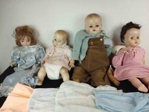 lot 326 image: Antique Dolls