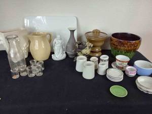 lot 335 image: Milk Bottle Creamers and Planters