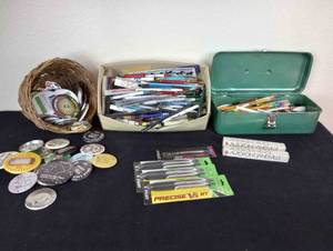 lot 337 image: Advertisement Pens and Buttons
