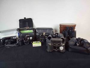 lot 340 image: Vintage Binoculars and Cameras