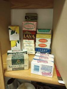lot 370 image: Vintage Assorted Bars Bath Soap