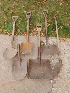 lot 384 image: Shovels