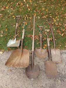 lot 385 image: Shovels