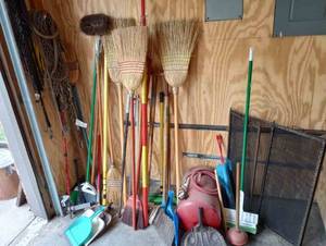 lot 395 image: Miscellaneous Garage Group