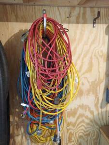 lot 400 image: Variety of Extension Cords