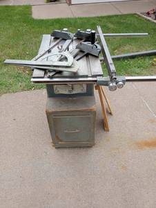 lot 402 image: Delta Table Saw
