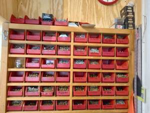 lot 423 image: Assorted Screws