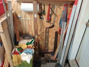 lot 424 image: Garage Tools