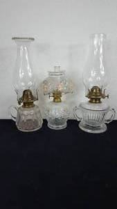 lot 152 image: Vintage Kerosene Glass Finger Lamp