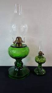 lot 19 image: Vintage Kerosene glass Lamp