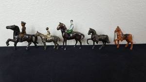 lot 78 image: Vintage Miniature Metal Horse Figurines
