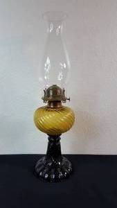 lot 3 image: Antique Kerosene Glass Lamp