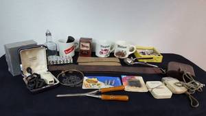 lot 209 image: Vintage Bathroom Collectibles