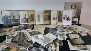 lot 211 image: Vintage Black and White Photos