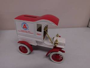 Ertl Metal Die Cast 1905 Amoco Delivery Car Bank