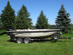 2001 Crestliner Fishing Boat