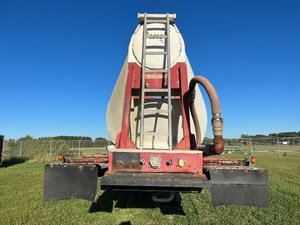 1982 TRAILMOBILE 42 PNEUMATIC TANK TRAILER NO RESERVE