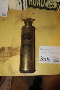 lot 358 image: Vintage General QuickAid Fire Guard Model 85 1-Quart Heavy Duty Carbon Tetrachloride Fire Extinguisher