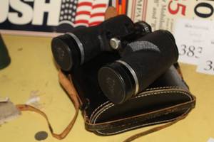 lot 389 image: Tasco 126 Extra Wide Angle Feather Weight Binoculars 10x50