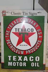 lot 383 image: Texaco Motor Oil Classic Tin Sign (in original packaging)
