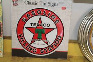 lot 380 image: Texaco Gasoline Filling Station Classic Tin Sign (in original packaging)