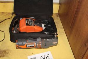 lot 399 image: Rigid R8223500 Series A 12V Oscillating Tool with Battery, Charger, Case