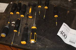 lot 400 image: Lot of (11) DeWalt Screwdrivers