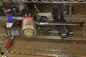 lot 406 image: Dyson V7 Animal Household Vacuum Cleaner (used)