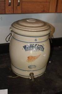 lot 466 image: Red Wing #5 Ceramic Water Cooler