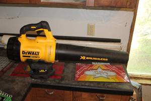lot 431 image: DeWalt DCBL720 20V Blower with Battery