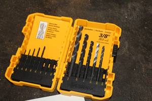 lot 421 image: DeWalt Drill Bit Set