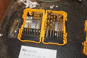 lot 424 image: DeWalt Gold Drill Bit Set