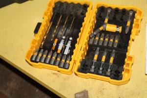 lot 422 image: DeWalt Drill BitDriver Bit set