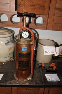 lot 438 image: Vintage Phister No. 1B Fire Extinguisher
