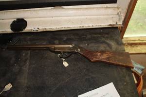 lot 451 image: Vintage Toy Shotgun