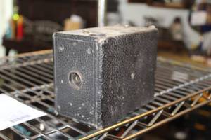 lot 442 image: Vintage Camera Box