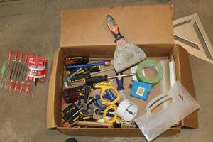 lot 455 image: Lot of (1 Box) Hand Tools - Screwdrivers, Hole Saws, Putty Knife, Misc. Tools