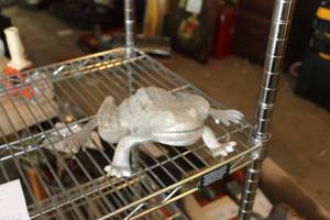 lot 475 image: Cast Aluminum Frog Garden Statue