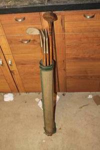 lot 463 image: Vintage Golf Club Set - Wood Handle Golf Clubs (x4), Golf Bag