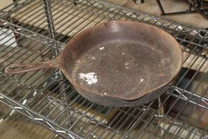 lot 516 image: 11 Cast Iron Pan