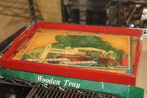 lot 527 image: Wooden Travel America Serving Tray