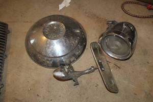 lot 525 image: Lot of (3) Vintage Chevrolet Car Parts - Corvair Hubcap, Bullet Light, Rear View Mirror
